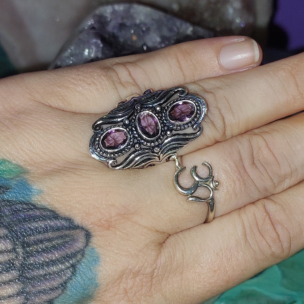 Triple Stone Amethyst Vintage Style Ring Size 8 - Picture 2 of 7